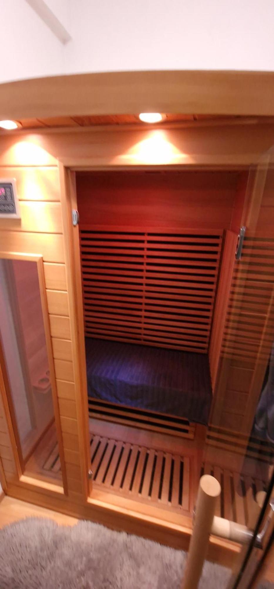 Sauna, Atomium, Expo Brussels, Stadium Roi Baudoin, Kinepolis, Planetarium, Centre Ville Bryssel Exteriör bild